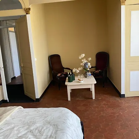 Casa de Férias Château De La Robinière 2 A 20 Personnes Saint-Cyr-en-Pail