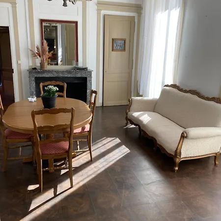 Hébergement de vacances Château De La Robinière 2 A 20 Personnes Saint-Cyr-en-Pail