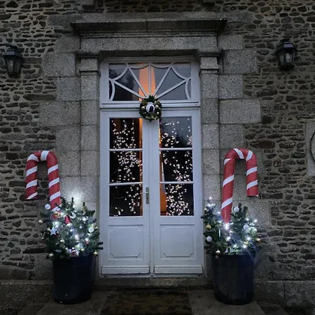 Hébergement de vacances Château De La Robinière 2 A 20 Personnes *