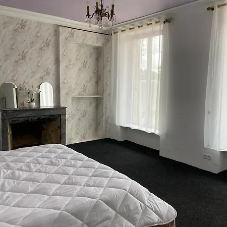 Casa de Férias Château De La Robinière 2 A 20 Personnes *