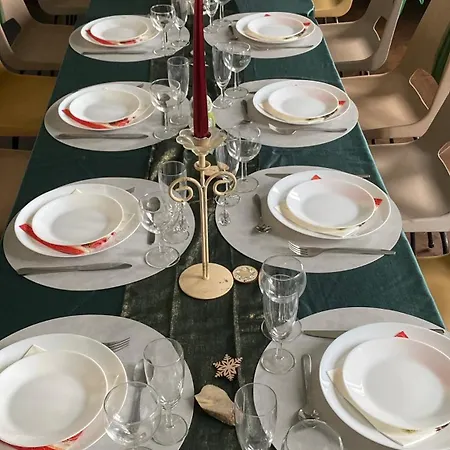 Casa de Férias Château De La Robinière 2 A 20 Personnes *