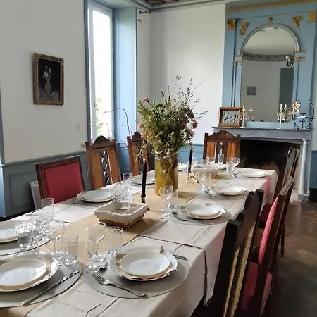 Château De La Robinière 2 A 20 Personnes Hébergement de vacances Saint-Cyr-en-Pail