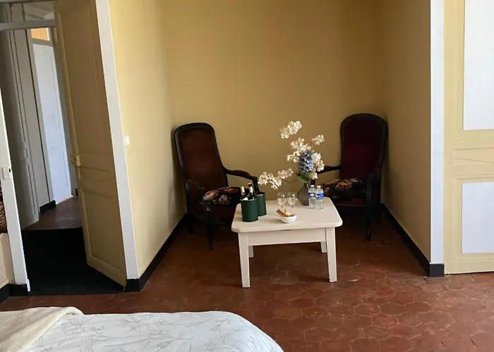 Hébergement de vacances Château De La Robinière 2 A 20 Personnes Saint-Cyr-en-Pail