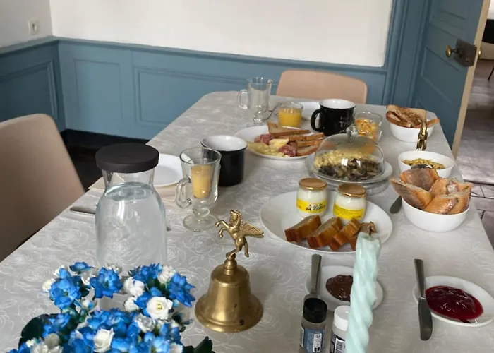 Château De La Robinière 2 A 20 Personnes Hébergement de vacances Saint-Cyr-en-Pail