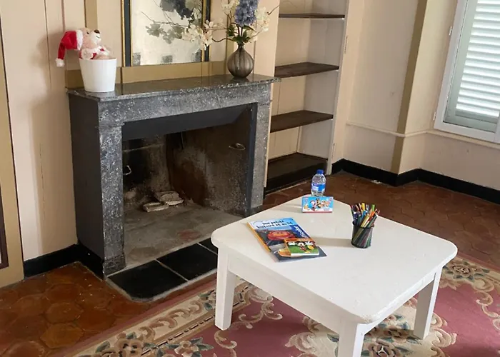 Château De La Robinière 2 A 20 Personnes Hébergement de vacances Saint-Cyr-en-Pail