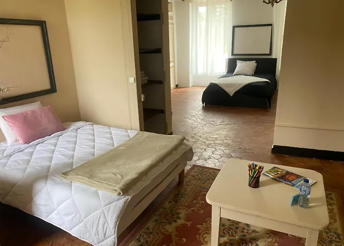 Château De La Robinière 2 A 20 Personnes Hébergement de vacances Saint-Cyr-en-Pail