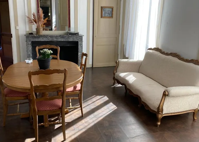 Hébergement de vacances Château De La Robinière 2 A 20 Personnes Saint-Cyr-en-Pail