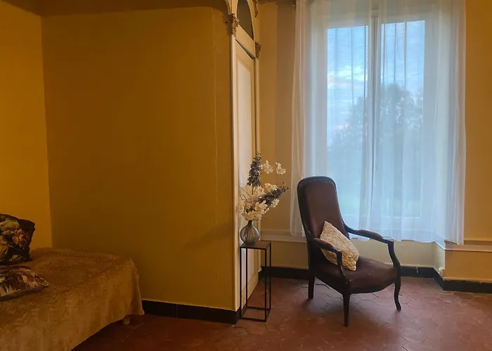 Hébergement de vacances Château De La Robinière 2 A 20 Personnes *